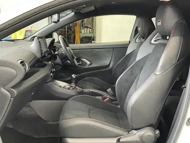 トヨタ ＧＲヤリス RZ ハイパフォーマンス ファーストED 宮城県 2020(令2)年 5.6万km スーパーホワイトⅡ ワンオーナー/4WD/純正メモリナビ/FM/AM/BT/USB/フルセグTV/バックカメラ/ハーフレザーシート/前席シートヒーター/ステアリングスイッチ/ステアリングヒーター/ブラインドスポットモニター/追従型クルーズコントロール/レーンキープアシスト/コーナーセンサー/横滑り防止装置/衝突被害軽減システム/アイドリングストップ/純正アルミ夏タイヤ18インチ/冬タイヤ18インチ/純正フロアマット/ウィンカードアミラー/電動格納ミラー/LEDライト/ヘッドランプレベライザー/オートマチックハイビーム/プッシュスタート/保証書・記録簿・取扱説明書
