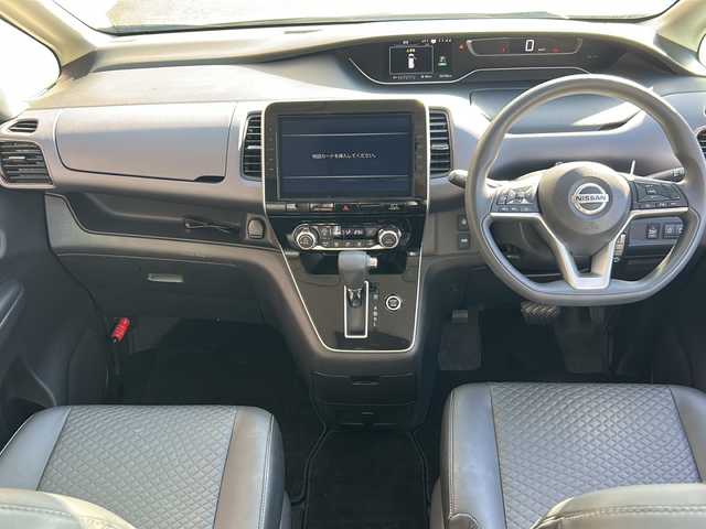 日産 セレナ X V 広島県 2020(令2)年 5.7万km ブリリアントホワイトパール セーフティパックA/オートデュアルエアコン/エマージェンシーブレーキ/車線逸脱警報/標識認識機能/速度標識認識/BSM/コーナーセンサー/クルーズコントロール/純正10インチナビ/・フルセグ/CD/DVD/Blu-ray/Bluetooth/社外フリップダウンモニター/アラウンドビューモニター/両側パワースライドドア/ステアリングスイッチ/純正フロアマット/純正ドアバイザー/カプロンシート/オートライト/スマートキー/プッシュスタート/ETC/W+サイド+カーテンエアバック