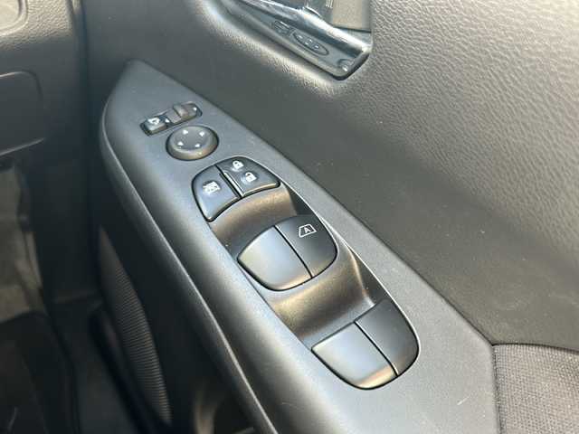 日産 セレナ X V 広島県 2020(令2)年 5.7万km ブリリアントホワイトパール セーフティパックA/オートデュアルエアコン/エマージェンシーブレーキ/車線逸脱警報/標識認識機能/速度標識認識/BSM/コーナーセンサー/クルーズコントロール/純正10インチナビ/・フルセグ/CD/DVD/Blu-ray/Bluetooth/社外フリップダウンモニター/アラウンドビューモニター/両側パワースライドドア/ステアリングスイッチ/純正フロアマット/純正ドアバイザー/カプロンシート/オートライト/スマートキー/プッシュスタート/ETC/W+サイド+カーテンエアバック