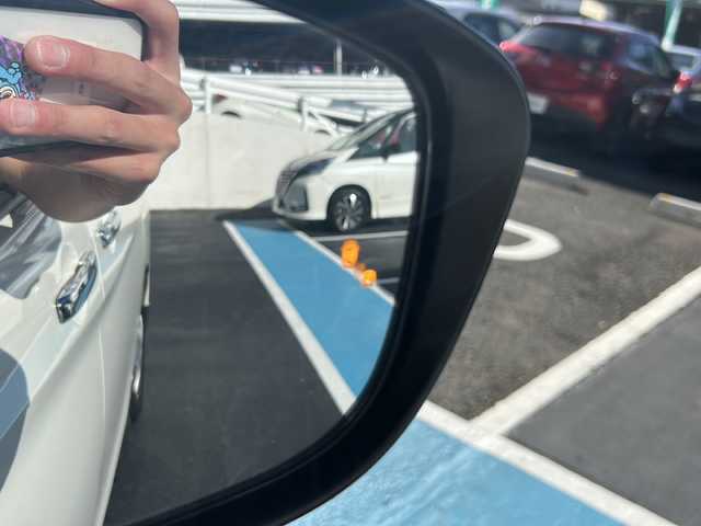 日産 セレナ X V 広島県 2020(令2)年 5.7万km ブリリアントホワイトパール セーフティパックA/オートデュアルエアコン/エマージェンシーブレーキ/車線逸脱警報/標識認識機能/速度標識認識/BSM/コーナーセンサー/クルーズコントロール/純正10インチナビ/・フルセグ/CD/DVD/Blu-ray/Bluetooth/社外フリップダウンモニター/アラウンドビューモニター/両側パワースライドドア/ステアリングスイッチ/純正フロアマット/純正ドアバイザー/カプロンシート/オートライト/スマートキー/プッシュスタート/ETC/W+サイド+カーテンエアバック