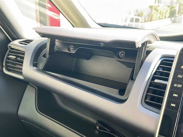 日産 セレナ X V 広島県 2020(令2)年 5.7万km ブリリアントホワイトパール セーフティパックA/オートデュアルエアコン/エマージェンシーブレーキ/車線逸脱警報/標識認識機能/速度標識認識/BSM/コーナーセンサー/クルーズコントロール/純正10インチナビ/・フルセグ/CD/DVD/Blu-ray/Bluetooth/社外フリップダウンモニター/アラウンドビューモニター/両側パワースライドドア/ステアリングスイッチ/純正フロアマット/純正ドアバイザー/カプロンシート/オートライト/スマートキー/プッシュスタート/ETC/W+サイド+カーテンエアバック