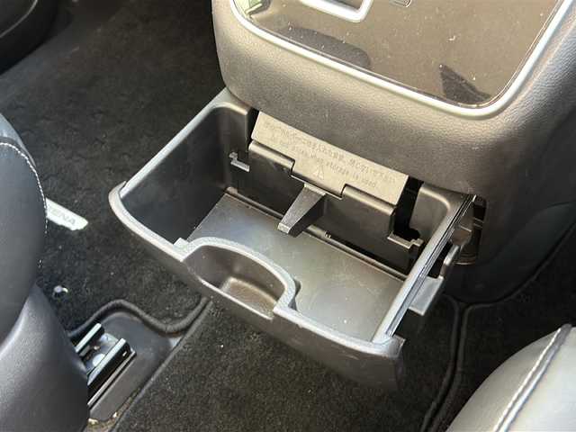 日産 セレナ X V 広島県 2020(令2)年 5.7万km ブリリアントホワイトパール セーフティパックA/オートデュアルエアコン/エマージェンシーブレーキ/車線逸脱警報/標識認識機能/速度標識認識/BSM/コーナーセンサー/クルーズコントロール/純正10インチナビ/・フルセグ/CD/DVD/Blu-ray/Bluetooth/社外フリップダウンモニター/アラウンドビューモニター/両側パワースライドドア/ステアリングスイッチ/純正フロアマット/純正ドアバイザー/カプロンシート/オートライト/スマートキー/プッシュスタート/ETC/W+サイド+カーテンエアバック