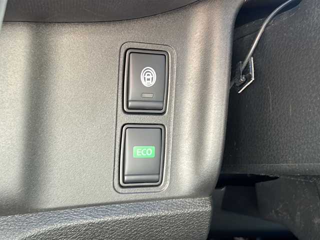 日産 セレナ X V 広島県 2020(令2)年 5.7万km ブリリアントホワイトパール セーフティパックA/オートデュアルエアコン/エマージェンシーブレーキ/車線逸脱警報/標識認識機能/速度標識認識/BSM/コーナーセンサー/クルーズコントロール/純正10インチナビ/・フルセグ/CD/DVD/Blu-ray/Bluetooth/社外フリップダウンモニター/アラウンドビューモニター/両側パワースライドドア/ステアリングスイッチ/純正フロアマット/純正ドアバイザー/カプロンシート/オートライト/スマートキー/プッシュスタート/ETC/W+サイド+カーテンエアバック