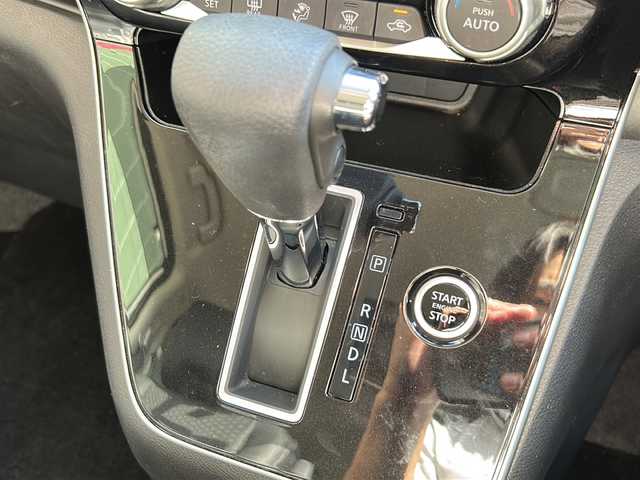 日産 セレナ X V 広島県 2020(令2)年 5.7万km ブリリアントホワイトパール セーフティパックA/オートデュアルエアコン/エマージェンシーブレーキ/車線逸脱警報/標識認識機能/速度標識認識/BSM/コーナーセンサー/クルーズコントロール/純正10インチナビ/・フルセグ/CD/DVD/Blu-ray/Bluetooth/社外フリップダウンモニター/アラウンドビューモニター/両側パワースライドドア/ステアリングスイッチ/純正フロアマット/純正ドアバイザー/カプロンシート/オートライト/スマートキー/プッシュスタート/ETC/W+サイド+カーテンエアバック