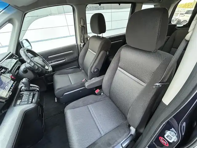 ホンダ ステップワゴン スパーダ ホンダセンシング 長崎県 2018(平30)年 10.6万km オブシダンブルーパール 純正9インチナビ/（CD/DVD/BT/フルセグ）/バックカメラ/フリップダウンモニター/衝突軽減システム/レーンアシスト/レーダークルーズ/ETC/両側パワースライドドア/パドルシフト/オートライト/純正16インチAW