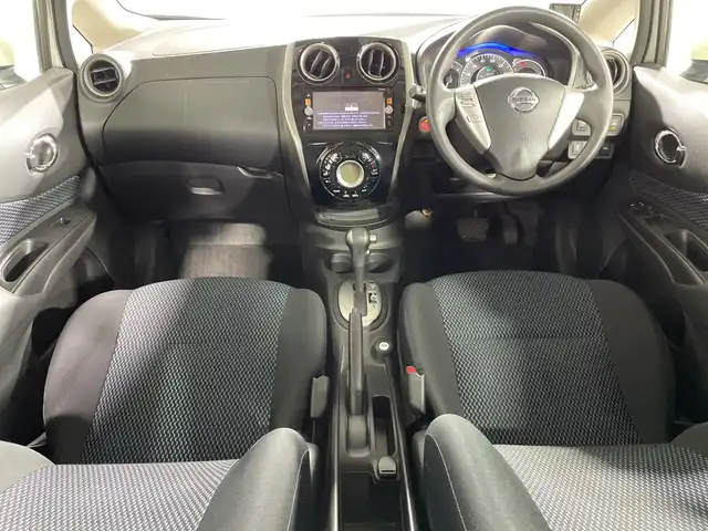 日産 ノート X DIG－S Vセレ +セーフ 神奈川県 2015(平27)年 6.4万km ブリリアントホワイトパール 純正7型SDナビゲーション【MP314D-W】/AM FM フルセグ Bluetooth CD DVD SD AUX/アラウンドビューモニター/エマージェンシーブレーキ/レーンキープアシスト/アイドリングストップ/前後ドライブレコーダー/ETC/ステアリングリモコン/LEDヘッドライト/オートライト/フォグランプ/シートリフター/純正フロアマット/ドアバイザー