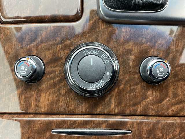 日産 フーガ 370GT FOUR 道央・札幌 2018(平30)年 8.5万km ブリリアントホワイトパール ・4WD/・純正ナビ&TV&CD&BT/・全方位カメラ/・エマージェンシーブレーキ/・ブラインドスポットモニター/・レーダークルーズコントロール/・ステアリングスイッチ/・レザーシート/・前席パワーシート/・メモリー機能付きシート/・前席シートヒーター/・ビルトインETC/・社外前後ドライブレコーダー/・純正エンジンスターター/・LEDヘッドライト/・オートライト/・スマートキー/・純正AW付夏タイヤ積込