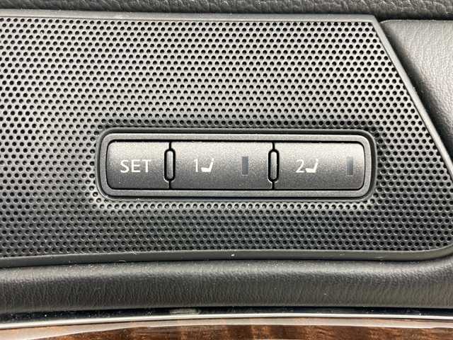 日産 フーガ 370GT FOUR 道央・札幌 2018(平30)年 8.5万km ブリリアントホワイトパール ・4WD/・純正ナビ&TV&CD&BT/・全方位カメラ/・エマージェンシーブレーキ/・ブラインドスポットモニター/・レーダークルーズコントロール/・ステアリングスイッチ/・レザーシート/・前席パワーシート/・メモリー機能付きシート/・前席シートヒーター/・ビルトインETC/・社外前後ドライブレコーダー/・純正エンジンスターター/・LEDヘッドライト/・オートライト/・スマートキー/・純正AW付夏タイヤ積込