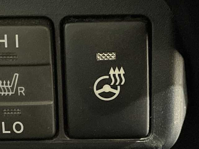 トヨタ シエンタ ハイブリッド ファンベースG 福岡県 2019(平31)年 3.8万km ブラックマイカ/センシュアルレッドマイカ 純正ナビ/両側パワスラ/クルーズコントロール/全方位カメラ/前後コーナーセンサー/社外ドラレコ/純正ETC/CD再生/シートヒーター/ステアリングヒーター/レーンキープアシスト/ウォークスルー/フルセグTV/オートライト