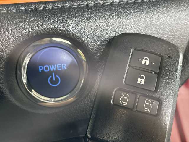 トヨタ シエンタ ハイブリッド ファンベースG 福岡県 2019(平31)年 3.8万km ブラックマイカ/センシュアルレッドマイカ 純正ナビ/両側パワスラ/クルーズコントロール/全方位カメラ/前後コーナーセンサー/社外ドラレコ/純正ETC/CD再生/シートヒーター/ステアリングヒーター/レーンキープアシスト/ウォークスルー/フルセグTV/オートライト