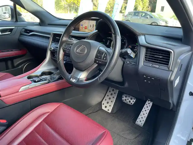 レクサス ＲＸ 200t Fスポーツ 埼玉県 2017(平29)年 5.5万km ホワイトノーヴァガラスフレーク 赤革シート/シートヒーター＆エアシート/純正ナビTV/バックカメラ＆左サイドカメラ/ビルトインETC2.0/パワーバックドア/クリアランスソナー/LEDヘッドライト/純正20インチAW/Fドライブレコーダー/レーダークルーズコントロール/セーフティセンス/プッシュスタート/スマートキー/保証書付整備手帳