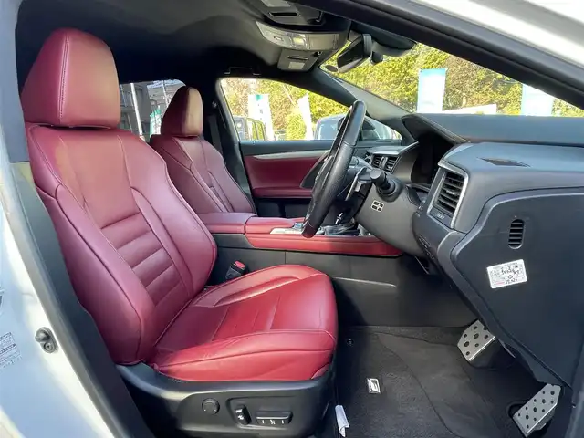 レクサス ＲＸ 200t Fスポーツ 埼玉県 2017(平29)年 5.5万km ホワイトノーヴァガラスフレーク 赤革シート/シートヒーター＆エアシート/純正ナビTV/バックカメラ＆左サイドカメラ/ビルトインETC2.0/パワーバックドア/クリアランスソナー/LEDヘッドライト/純正20インチAW/Fドライブレコーダー/レーダークルーズコントロール/セーフティセンス/プッシュスタート/スマートキー/保証書付整備手帳