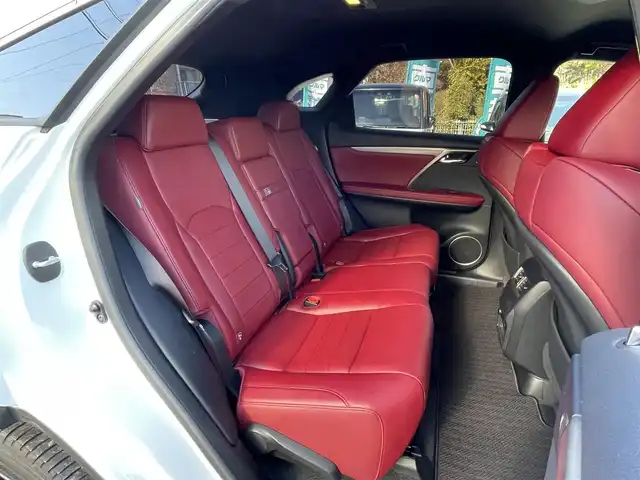 レクサス ＲＸ 200t Fスポーツ 埼玉県 2017(平29)年 5.5万km ホワイトノーヴァガラスフレーク 赤革シート/シートヒーター＆エアシート/純正ナビTV/バックカメラ＆左サイドカメラ/ビルトインETC2.0/パワーバックドア/クリアランスソナー/LEDヘッドライト/純正20インチAW/Fドライブレコーダー/レーダークルーズコントロール/セーフティセンス/プッシュスタート/スマートキー/保証書付整備手帳