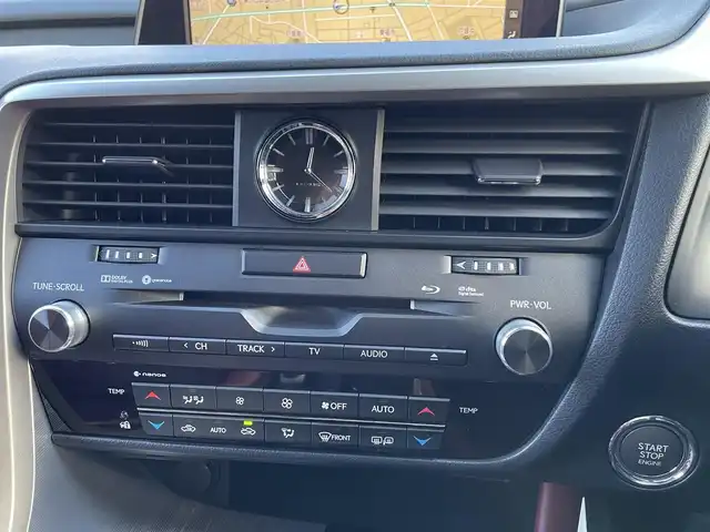 レクサス ＲＸ 200t Fスポーツ 埼玉県 2017(平29)年 5.5万km ホワイトノーヴァガラスフレーク 赤革シート/シートヒーター＆エアシート/純正ナビTV/バックカメラ＆左サイドカメラ/ビルトインETC2.0/パワーバックドア/クリアランスソナー/LEDヘッドライト/純正20インチAW/Fドライブレコーダー/レーダークルーズコントロール/セーフティセンス/プッシュスタート/スマートキー/保証書付整備手帳