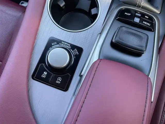 レクサス ＲＸ 200t Fスポーツ 埼玉県 2017(平29)年 5.5万km ホワイトノーヴァガラスフレーク 赤革シート/シートヒーター＆エアシート/純正ナビTV/バックカメラ＆左サイドカメラ/ビルトインETC2.0/パワーバックドア/クリアランスソナー/LEDヘッドライト/純正20インチAW/Fドライブレコーダー/レーダークルーズコントロール/セーフティセンス/プッシュスタート/スマートキー/保証書付整備手帳