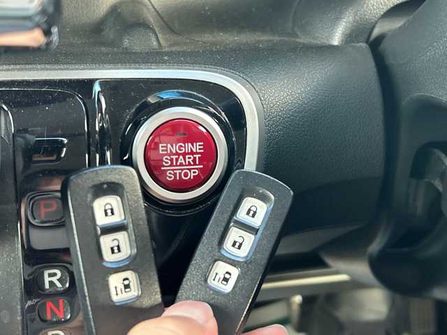 ホンダ Ｎ ＢＯＸ カスタム G Lパッケージ 大阪府 2016(平28)年 5.1万km ポリッシュドメタルメタリック 純正ナビ(BT/CD/DVD/SD/USB/フルセグ)/バックカメラ/衝突被害軽減システム/オートライト/純正アルミホイール/純正フロアマット/片側パワースライドドア/ドライブレコーダー/ビルトインETC/フルフラットシート/チップアップシート/スペアキー×1/カーテンエアバック/HIDヘッドライト