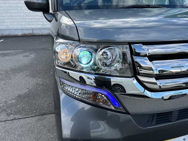 ホンダ Ｎ ＢＯＸ カスタム G Lパッケージ 大阪府 2016(平28)年 5.1万km ポリッシュドメタルメタリック 純正ナビ(BT/CD/DVD/SD/USB/フルセグ)/バックカメラ/衝突被害軽減システム/オートライト/純正アルミホイール/純正フロアマット/片側パワースライドドア/ドライブレコーダー/ビルトインETC/フルフラットシート/チップアップシート/スペアキー×1/カーテンエアバック/HIDヘッドライト