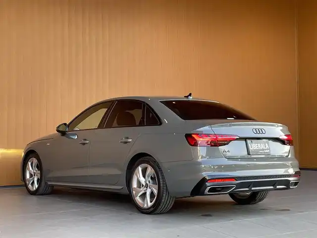 アウディ Ａ４ 35TDI Sライン 愛知県 2022(令4)年 1万km グレー ブラックスタイリングパッケージ/Slineプラスパッケージ/マトリクスLEDヘッドライト/純正ナビ/フルセグTV/360度カメラ/Bluetooth/黒半革シート/シートヒーター/ACC/サイドアシスト/レーンキープアシスト/パークアシスト/純正18インチアルミホイール
