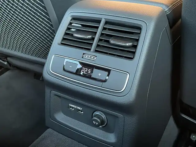 アウディ Ａ４ 35TDI Sライン 愛知県 2022(令4)年 1万km グレー ブラックスタイリングパッケージ/Slineプラスパッケージ/マトリクスLEDヘッドライト/純正ナビ/フルセグTV/360度カメラ/Bluetooth/黒半革シート/シートヒーター/ACC/サイドアシスト/レーンキープアシスト/パークアシスト/純正18インチアルミホイール