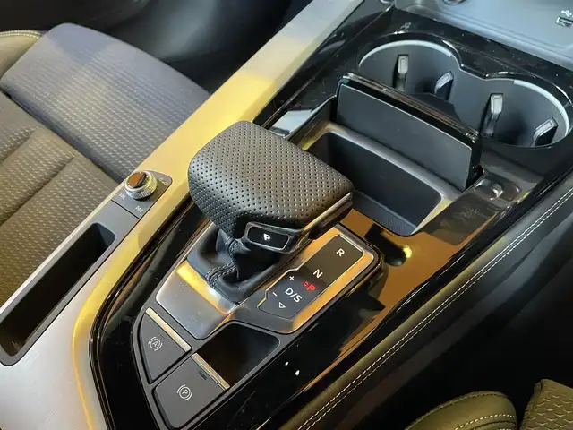 アウディ Ａ４ 35TDI Sライン 愛知県 2022(令4)年 1万km グレー ブラックスタイリングパッケージ/Slineプラスパッケージ/マトリクスLEDヘッドライト/純正ナビ/フルセグTV/360度カメラ/Bluetooth/黒半革シート/シートヒーター/ACC/サイドアシスト/レーンキープアシスト/パークアシスト/純正18インチアルミホイール