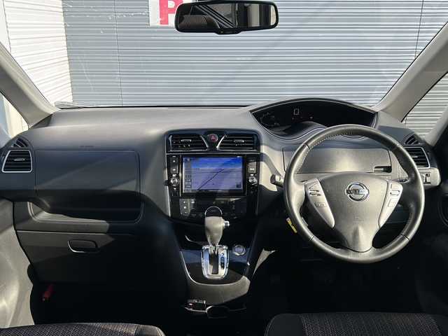 日産 セレナ HWS S HV Vセレ +SeftyⅡ 香川県 2016(平28)年 4.9万km ダイヤモンドブラック 登録時走行距離：48931km/純正8型ナビ/　CD DVD BT フルセグTV/全方位カメラ/純正フリップダウンモニター/両側パワースライドドア/エマージェンシーブレーキ/レーンキープアシスト/クルーズコントロール/横滑り防止装置/アイドリングストップ/LEDヘッドライト/オートライト/ビルトインETC/ロールサンシェード/ISOFIX/革巻きステアリング/ステアリングスイッチ/プッシュスタート/スマートキー/スペアキー