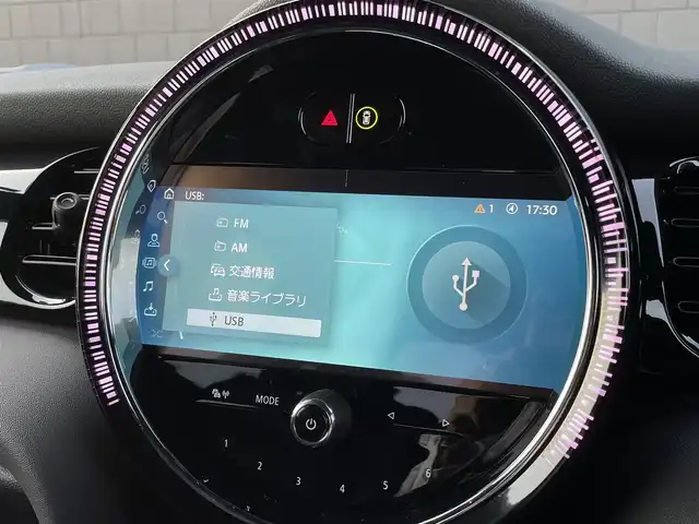 ＭＩＮＩ ＢＭＷ ミニ クーパー D ブリックレーンED 三重県 2022(令4)年 3.7万km ホワイト・シルバー ３００台限定　/地デジチューナー　/黒革　/ＬＥＤ　/専用ストライプ　/アンビエトライト　/前後ドラレコ　/レーダー探知機　/純正１７インチ黒アルミ　/シートヒーター　/純正ナビ　/バックカメラ　/ＥＴＣ　/クルコン/サンマリノブルールーフ