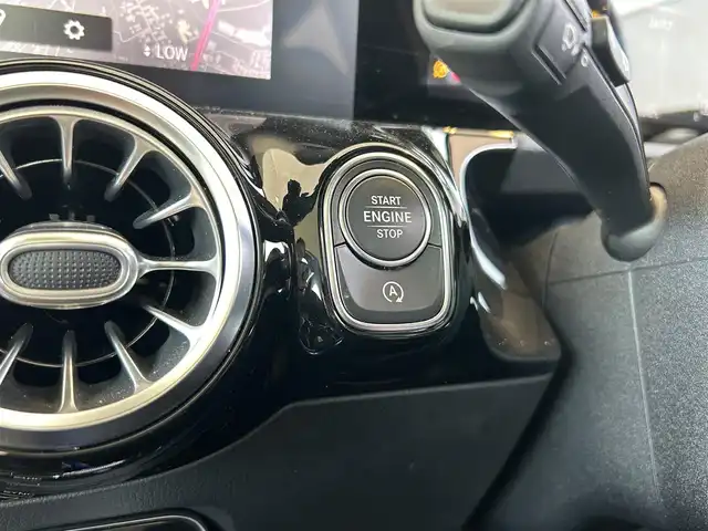 メルセデス・ベンツ ＧＬＡ２００ｄ 4マチック AMGライン 茨城県 2021(令3)年 2.5万km ポーラホワイト パノラマルーフ/AMGラインpkg/・アダプティブハイビームアシスト＋/・マルチビームLEDヘッドライト/・AMGライン/・本革巻スポーツステアリング/・スポーツシート/・レザーARTICO/MICROCUTシート/・19インチAW/レーダーセーフティpkg/アクティブパーキングアシスト/アダプティブハイビームアシスト＋/メモリー付パワーシート（D/N）/シートヒーター（D/N）/デジタルコックピットディスプレイ/360°カメラシステム/アンビエント（64色）/ワイヤレスチャージング/EASY-PACK自動開閉テールゲート/フットトランクオープナー/ETC2.0