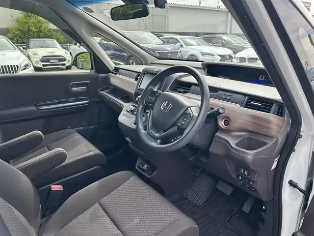 ホンダ フリード G ホンダセンシング 滋賀県 2021(令3)年 3.8万km パール ワンオーナー/メモリナビ（ディーラーOP）/フルセグテレビ/バックカメラ/クルーズコントロール追従付き/両側パワースライドドア/アイドリングストップ/ドアバイザー/ETC/ドラレコ　F/R/純正スチールホイル、夏タイヤ（185-65-15）