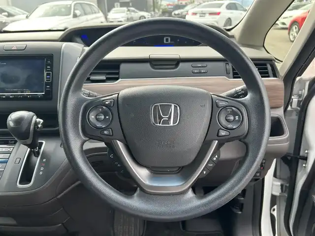 ホンダ フリード G ホンダセンシング 滋賀県 2021(令3)年 3.8万km パール ワンオーナー/メモリナビ（ディーラーOP）/フルセグテレビ/バックカメラ/クルーズコントロール追従付き/両側パワースライドドア/アイドリングストップ/ドアバイザー/ETC/ドラレコ　F/R/純正スチールホイル、夏タイヤ（185-65-15）