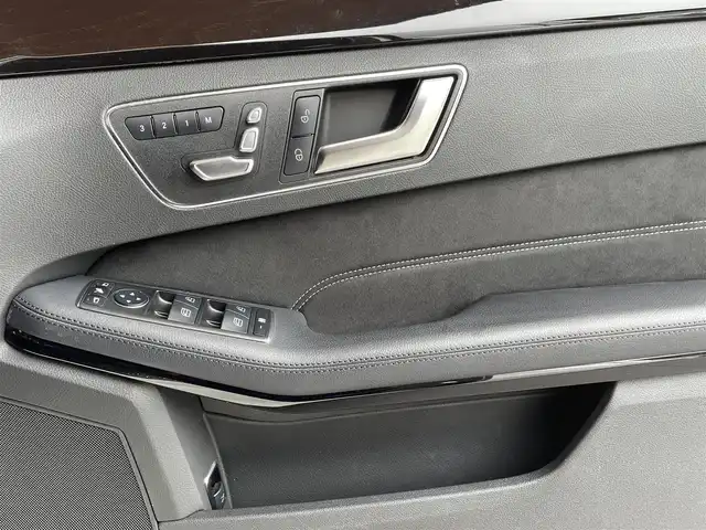 メルセデス・ベンツ Ｅ２２０ ブルーテック アバンギャルド 愛知県 2016(平28)年 5.5万km ポーラホワイト 純正HDDナビ/　・CD/DVD/USB/SD/BT/フルセグTV/360°カメラ/アダプティブクルーズコントロール/ハーフレザーシート/メモリ付きパワーシート/シートヒーター/キーレスゴー/パドルシフト/パークディスタンスコントロール/LEDヘッドライト/純正18インチAW