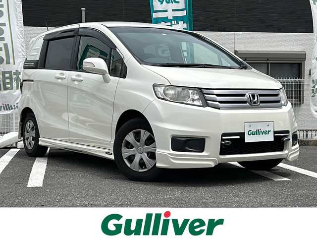 ホンダ フリード スパイク G ジャストセレクション 三重県 2012(平24)年 7.1万km プレミアムホワイトパール 登録時70183km/禁煙車/社外ナビ(AM/FM/CD/DVD/Bluetooth)/ETC/片側パワースライドドア/アイドリングストップ/AAC/ドアバイザー/電格ミラー/横滑り防止装置/リモコンキー