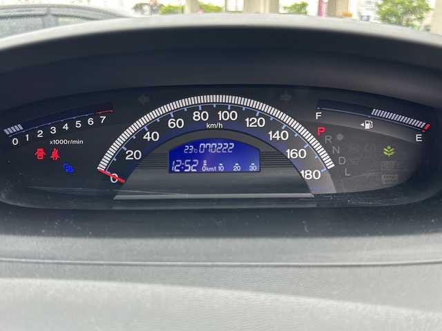ホンダ フリード スパイク G ジャストセレクション 三重県 2012(平24)年 7.1万km プレミアムホワイトパール 登録時70183km/禁煙車/社外ナビ(AM/FM/CD/DVD/Bluetooth)/ETC/片側パワースライドドア/アイドリングストップ/AAC/ドアバイザー/電格ミラー/横滑り防止装置/リモコンキー