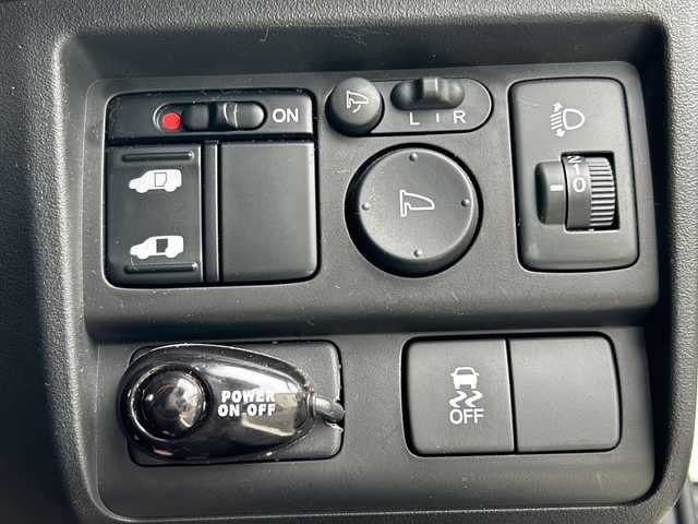 ホンダ フリード スパイク G ジャストセレクション 三重県 2012(平24)年 7.1万km プレミアムホワイトパール 登録時70183km/禁煙車/社外ナビ(AM/FM/CD/DVD/Bluetooth)/ETC/片側パワースライドドア/アイドリングストップ/AAC/ドアバイザー/電格ミラー/横滑り防止装置/リモコンキー