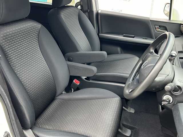 ホンダ フリード スパイク G ジャストセレクション 三重県 2012(平24)年 7.1万km プレミアムホワイトパール 登録時70183km/禁煙車/社外ナビ(AM/FM/CD/DVD/Bluetooth)/ETC/片側パワースライドドア/アイドリングストップ/AAC/ドアバイザー/電格ミラー/横滑り防止装置/リモコンキー