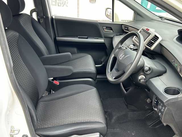 ホンダ フリード スパイク G ジャストセレクション 三重県 2012(平24)年 7.1万km プレミアムホワイトパール 登録時70183km/禁煙車/社外ナビ(AM/FM/CD/DVD/Bluetooth)/ETC/片側パワースライドドア/アイドリングストップ/AAC/ドアバイザー/電格ミラー/横滑り防止装置/リモコンキー
