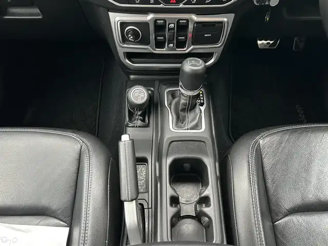 クライスラー・ジープ ジープ ラングラー アンリミテッド サハラ ローンチエディション 岩手県 2018(平30)年 4.5万km オレンジ 4WD/純正ナビ/ヒルスタートアシスト/ブラインドスポット警告/クルーズコントロール/バックカメラ/ステアリングスイッチ/パドルシフト/ステアリングヒーター/レザーシート/シートヒーター/アルパインスピーカー/Bluetooth/フルセグTV/純正18インチアルミホイール/LEDヘッドライト/フォグランプ