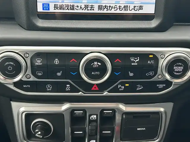 クライスラー・ジープ ジープ ラングラー アンリミテッド サハラ ローンチエディション 岩手県 2018(平30)年 4.5万km オレンジ 4WD/純正ナビ/ヒルスタートアシスト/ブラインドスポット警告/クルーズコントロール/バックカメラ/ステアリングスイッチ/パドルシフト/ステアリングヒーター/レザーシート/シートヒーター/アルパインスピーカー/Bluetooth/フルセグTV/純正18インチアルミホイール/LEDヘッドライト/フォグランプ