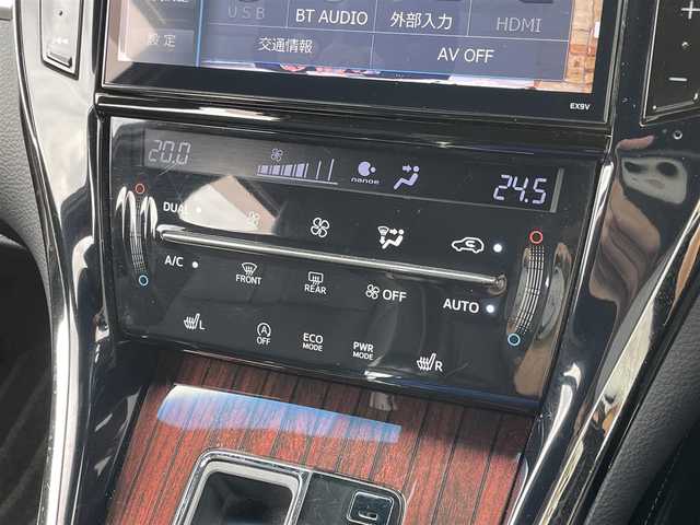トヨタ ハリアー プレミアム 佐賀県 2015(平27)年 13.4万km ホワイトパールクリスタルシャイン 黒革シート/ALPINE９インチナビ/・フルセグTV/CD/DVD/SD/Bluetooth/バックカメラ/ビルトインETC/パワーバックドア/D＋N席パワーシート(D席メモリー機能付)/D＋N席シートヒーター/クルーズコントロール/レーンキープアシストシステム/ISOFIX対応/革巻きステアリング/ステアリングリモコン/オートマチックハイビーム/純正LEDヘッドライト/純正LEDフォグライト/純正18インチアルミホイール/純正フロアマット/スペアキー１本