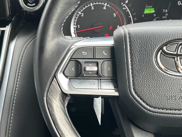 トヨタ ランドクルーザー GRスポーツ 愛知県 2023(令5)年 2.3万km プレシャスホワイトパール /禁煙車//ワンオーナー//メーカー12.3インチSDナビ//JBLサウンド//フルセグTV//Bluetooth//CD・DVD//FM・AM//バックカメラ・パノラミックビューモニター//ドライブレコーダー//ビルトインETC2.0//卓上充電//プリクラッシュセーフティ//LTA//BSM//レーダークルーズコントロール//クリアランスソナー//RCTA//ヘッドアップディスプレイ//ダウンヒルアシストコントロール//前後デフロック//横滑り防止（TRC）//3眼LEDオートライト//黒革シート//D/N席パワーシート（D席メモリ）//D/N席シートヒーター・シートベンチレーション//リアシートヒーター・シートベンチレーション//ステアリングヒーター//COOLBOX//パワーバックドア//ルーフレール//電動パーキング//ブレーキホールド//純正フロアマット//電格ミラーウインカー//スマートキー×2//取扱説明書//保証書