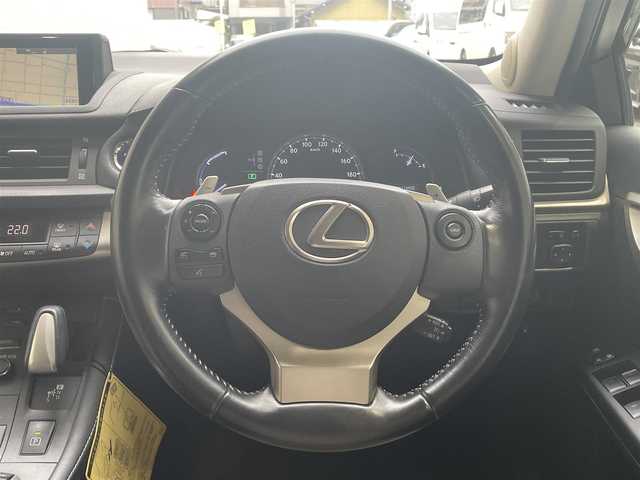 レクサス ＣＴ 200h クールツーリングスタイル 愛知県 2017(平29)年 9.9万km ソニッククォーツ L-tex&ファブリックコンビシート/前席パワーシート/前席シートヒーター/純正SDナビ/・DVD／Bluetooth／地デジTV/バックカメラ/LEDヘッドライト／デイライト／フォグランプ/ビルトインETC2.0/クリアランスソナー/サイド／カーテン／ニーエアバック/プラズマクラスター付オートエアコン/レザーステアリング/パドルシフト/純正前後ドライブレコーダー/純正17インチAW/スマートキー＆プッシュスタート