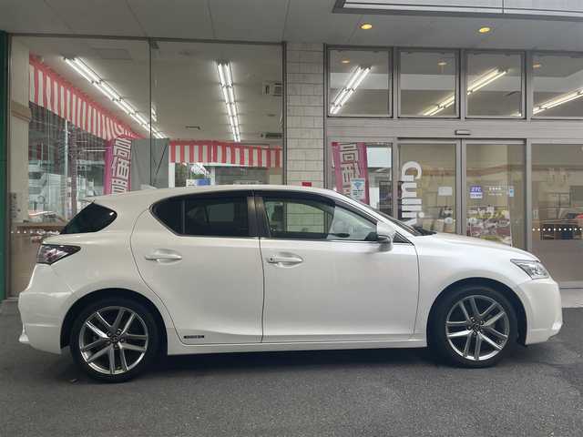 レクサス ＣＴ 200h クールツーリングスタイル 愛知県 2017(平29)年 9.9万km ソニッククォーツ L-tex&ファブリックコンビシート/前席パワーシート/前席シートヒーター/純正SDナビ/・DVD／Bluetooth／地デジTV/バックカメラ/LEDヘッドライト／デイライト／フォグランプ/ビルトインETC2.0/クリアランスソナー/サイド／カーテン／ニーエアバック/プラズマクラスター付オートエアコン/レザーステアリング/パドルシフト/純正前後ドライブレコーダー/純正17インチAW/スマートキー＆プッシュスタート