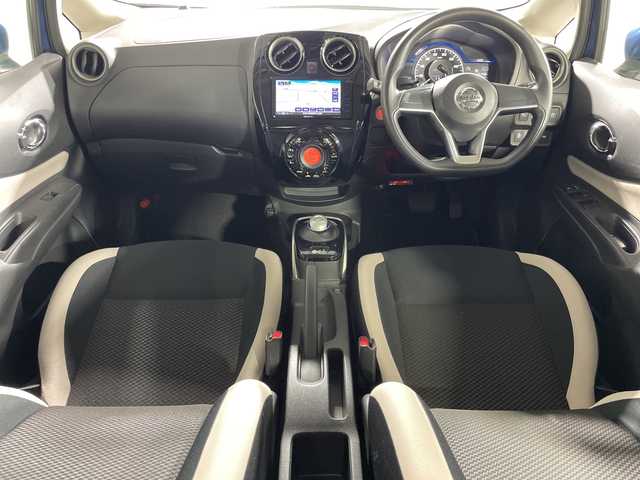 日産 ノート e－パワー X 神奈川県 2017(平29)年 8.2万km アッシュブルー 社外7型メモリーナビゲーション【MOV-L504W】/フルセグ　AM FM Bluetooth　iPod　CD/アラウンドビューモニター/インテリジェントルームミラー/エマージェンシーブレーキ/車線逸脱警報/DRIVEMODE/ETC/フロントリアソナー/プッシュスタート/スマートキー/オートライト/スペアキー