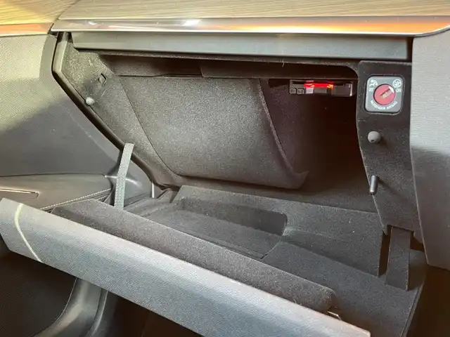 プジョー ３００８ GT ブルー HDi 愛知県 2021(令3)年 6万km 青 ファーストクラスパッケージ /黒革シート /パノラマサンルーフ /純正ナビ /フルセグTV /360度カメラ /AppleCarPlay　/シートヒーター /パワーシート /パワーバックドア /アクティブクルーズコントロール /BSM /LKA /純正18アルミホイール/スペアキー/保証書/取扱説明書