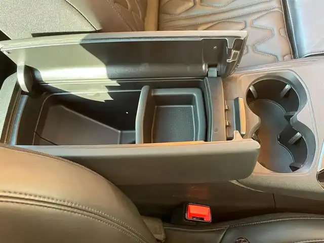 プジョー ３００８ GT ブルー HDi 愛知県 2021(令3)年 6万km 青 ファーストクラスパッケージ /黒革シート /パノラマサンルーフ /純正ナビ /フルセグTV /360度カメラ /AppleCarPlay　/シートヒーター /パワーシート /パワーバックドア /アクティブクルーズコントロール /BSM /LKA /純正18アルミホイール/スペアキー/保証書/取扱説明書