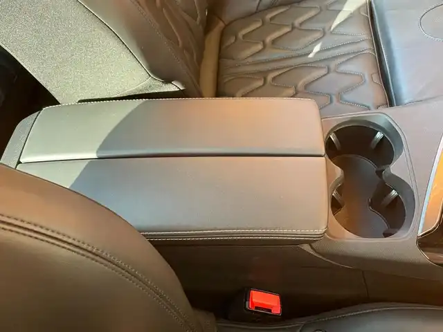プジョー ３００８ GT ブルー HDi 愛知県 2021(令3)年 6万km 青 ファーストクラスパッケージ /黒革シート /パノラマサンルーフ /純正ナビ /フルセグTV /360度カメラ /AppleCarPlay　/シートヒーター /パワーシート /パワーバックドア /アクティブクルーズコントロール /BSM /LKA /純正18アルミホイール/スペアキー/保証書/取扱説明書