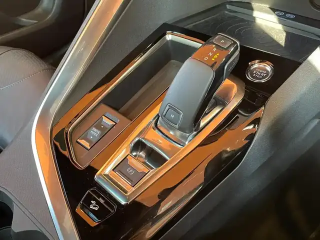 プジョー ３００８ GT ブルー HDi 愛知県 2021(令3)年 6万km 青 ファーストクラスパッケージ /黒革シート /パノラマサンルーフ /純正ナビ /フルセグTV /360度カメラ /AppleCarPlay　/シートヒーター /パワーシート /パワーバックドア /アクティブクルーズコントロール /BSM /LKA /純正18アルミホイール/スペアキー/保証書/取扱説明書