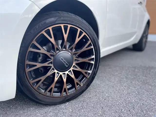 フィアット ５００ 120thタキシード 栃木県 2019(令1)年 2.8万km 白Ⅱ 185台限定車120thタキシード/バイキセノンヘッドライト/AppleCarPlay/Beatsオーディオシステム/リアパーキングセンサー/ガラスルーフ/ハーフレザーシート/ETC/ドライブレコーダー