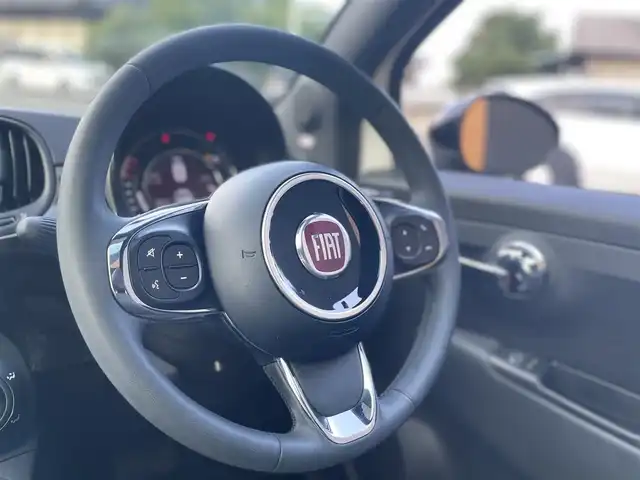 フィアット ５００ 120thタキシード 栃木県 2019(令1)年 2.8万km 白Ⅱ 185台限定車120thタキシード/バイキセノンヘッドライト/AppleCarPlay/Beatsオーディオシステム/リアパーキングセンサー/ガラスルーフ/ハーフレザーシート/ETC/ドライブレコーダー