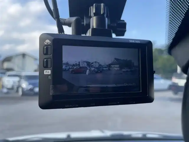 フィアット ５００ 120thタキシード 栃木県 2019(令1)年 2.8万km 白Ⅱ 185台限定車120thタキシード/バイキセノンヘッドライト/AppleCarPlay/Beatsオーディオシステム/リアパーキングセンサー/ガラスルーフ/ハーフレザーシート/ETC/ドライブレコーダー