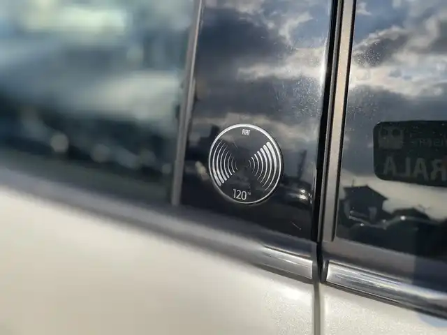 フィアット ５００ 120thタキシード 栃木県 2019(令1)年 2.8万km 白Ⅱ 185台限定車120thタキシード/バイキセノンヘッドライト/AppleCarPlay/Beatsオーディオシステム/リアパーキングセンサー/ガラスルーフ/ハーフレザーシート/ETC/ドライブレコーダー